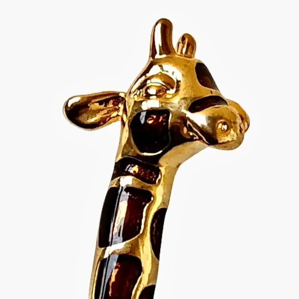 N/A giraffe brooch